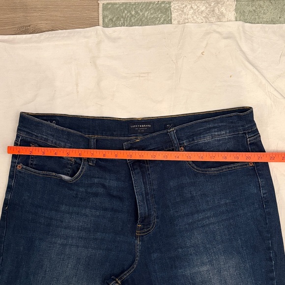 Lucky Brand Men's Dark Indigo Straight Jeans - Picture 5 of 10